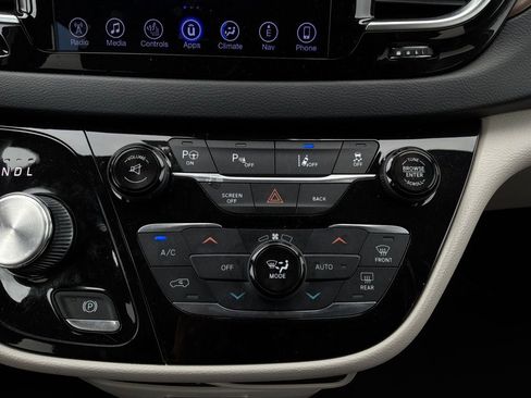 Used 2017 Chrysler Pacifica Touring-L Plus w/ Advanced Safetytec Group image 31