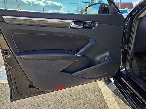 Used 2016 Volkswagen Passat 1.8T SE image 12