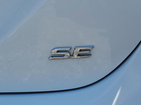 Used 2024 Toyota Camry SE image 7