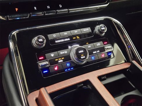 Used 2024 Lincoln Navigator L 4WD image 39