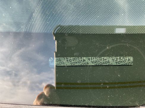 Used 2018 Toyota 4Runner TRD Off-Road Premium image 24