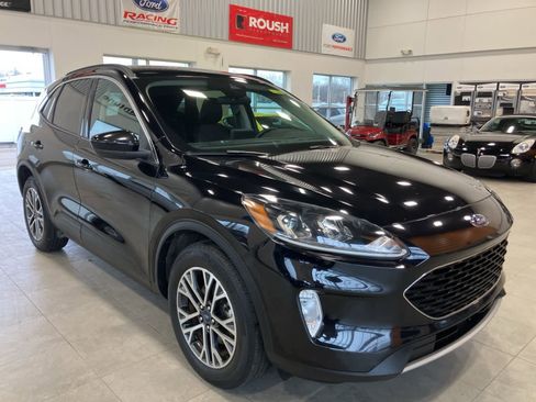 Used 2020 Ford Escape SEL image 3
