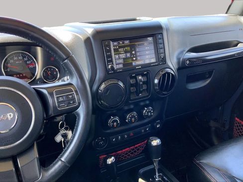 Used 2017 Jeep Wrangler Unlimited Rubicon AWD/4WD image 7