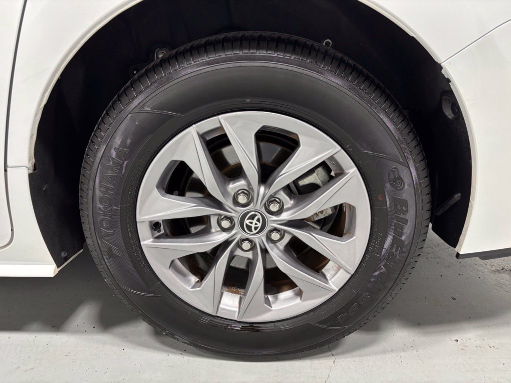 Used 2026 Toyota Sienna LE FWD image 69