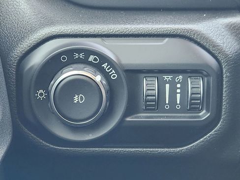 Used 2021 Jeep Wrangler Unlimited Sahara image 24