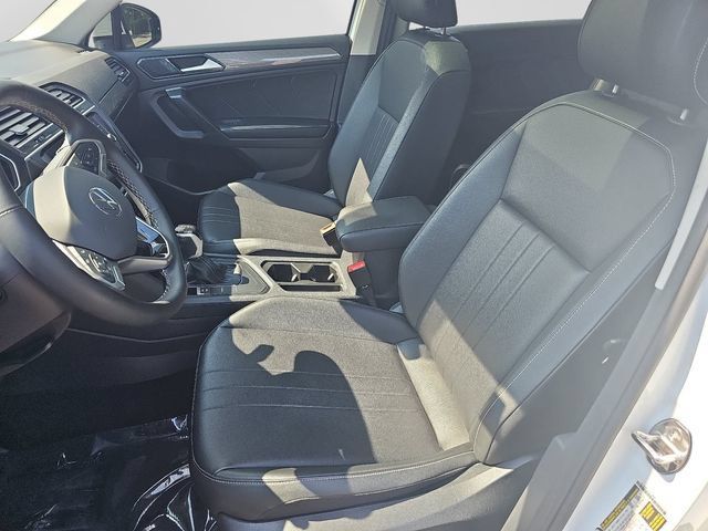 Used 2024 Volkswagen Tiguan SE FWD image 12
