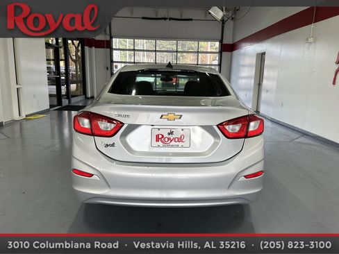 Used 2018 Chevrolet Cruze LS image 3