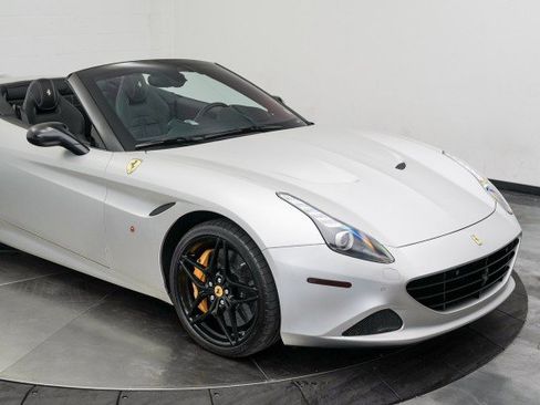 Used 2016 Ferrari California T image 19