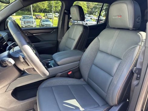 Used 2025 GMC Acadia AT4 w/ Luxury Package AWD/4WD image 15