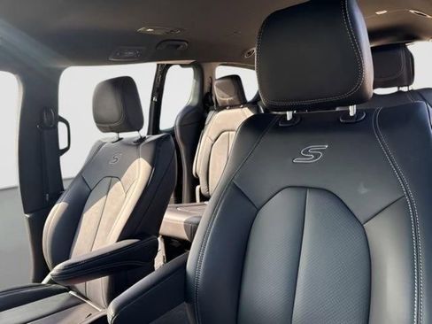 New 2026 Chrysler Pacifica Select w/ S Appearance Package image 21