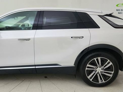Used 2024 Cadillac Lyriq Luxury w/ LPO, Floor Liner Package AWD/4WD image 22