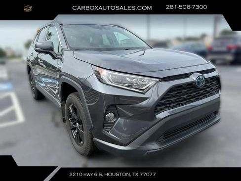 Used 2020 Toyota RAV4 XLE AWD/4WD image 7