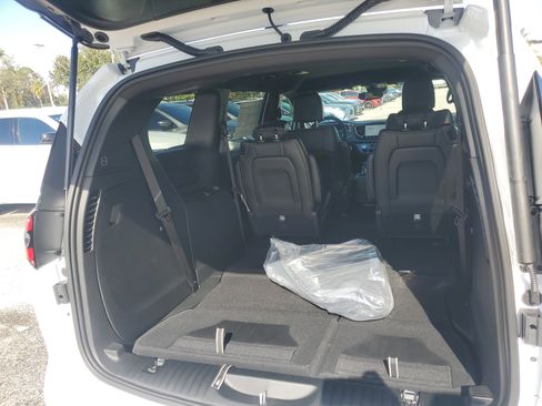 New 2026 Chrysler Pacifica Select image 7