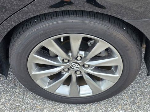 Used 2017 Toyota Camry XSE FWD image 32