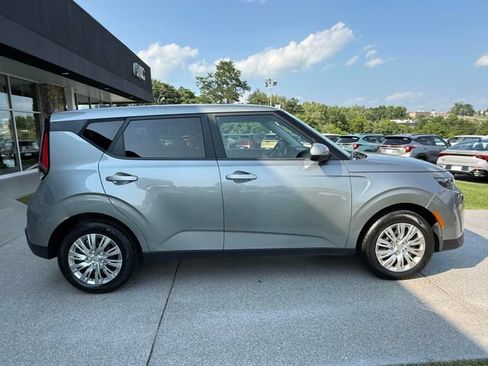 Used 2024 Kia Soul LX FWD image 18