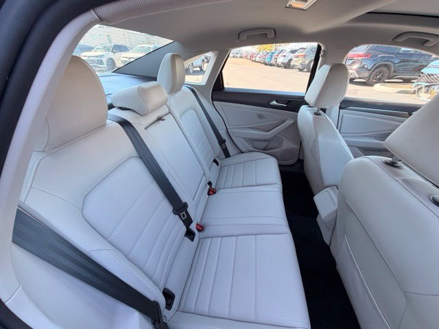 Certified 2024 Volkswagen Jetta SE w/ Panoramic Sunroof Package FWD image 20