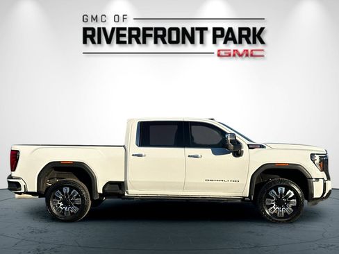 Used 2024 GMC Sierra 3500 Denali w/ Denali Reserve Package image 2