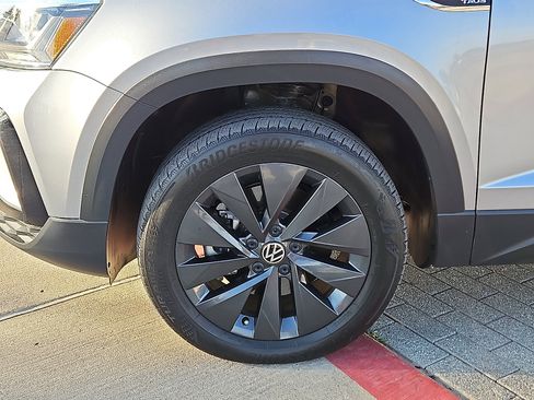 Certified 2023 Volkswagen Taos S image 5