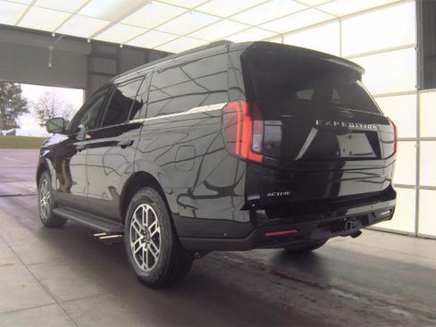 Used 2025 Ford Expedition Active AWD/4WD image 7