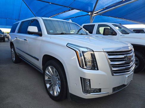 Used 2019 Cadillac Escalade ESV Platinum AWD/4WD image 2