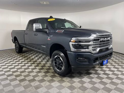 New 2026 RAM 2500 Laramie AWD/4WD image 7