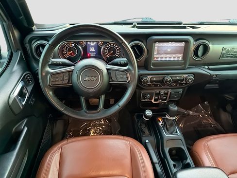 Used 2021 Jeep Gladiator Willys image 16