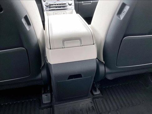 Used 2025 Hyundai Santa Fe SE FWD image 24