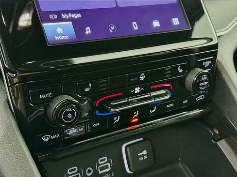 Certified 2024 Jeep Grand Cherokee L Altitude image 25