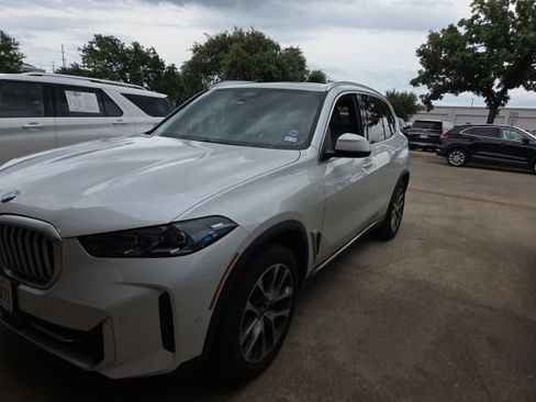 Used 2024 BMW X5 sDrive40i w/ Premium Package RWD image 2