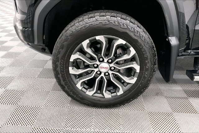 Used 2023 GMC Canyon Denali AWD/4WD image 9