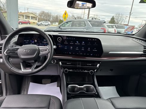 Used 2025 Chevrolet Traverse Z71 image 15