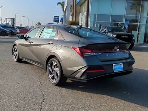 Used 2025 Hyundai Elantra Sport image 6