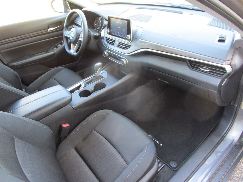 Used 2025 Nissan Altima 2.5 SV FWD image 26