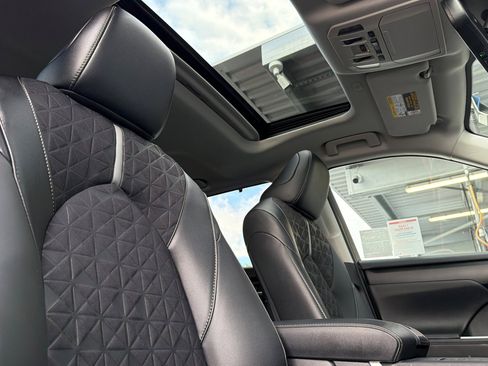 Certified 2025 Toyota Highlander XLE image 17