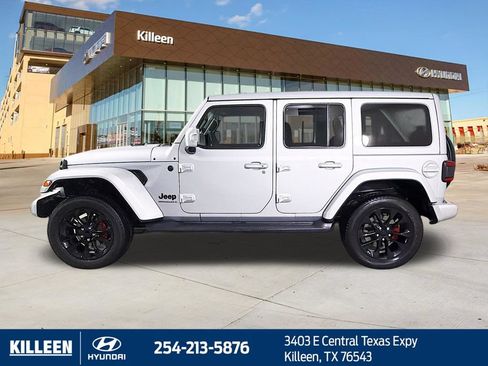 Used 2023 Jeep Wrangler Unlimited Sahara AWD/4WD image 4