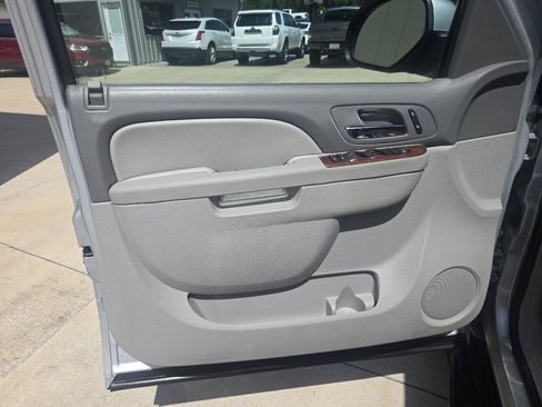 Used 2014 Chevrolet Tahoe LT RWD image 19