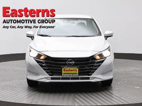 Used 2023 Nissan Versa SV FWD image 2