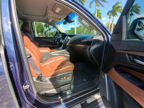 Used 2017 Cadillac Escalade Premium Luxury AWD/4WD image 42