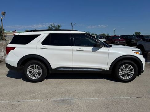 Used 2023 Ford Explorer XLT w/ Equipment Group 202A AWD/4WD image 7
