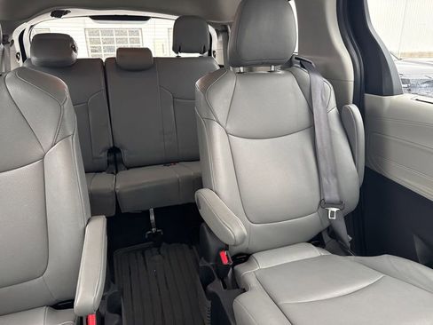 Used 2023 Toyota Sienna XLE w/ XLE Plus Package image 16