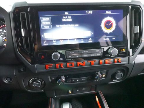 Used 2025 Nissan Frontier PRO-4X image 11