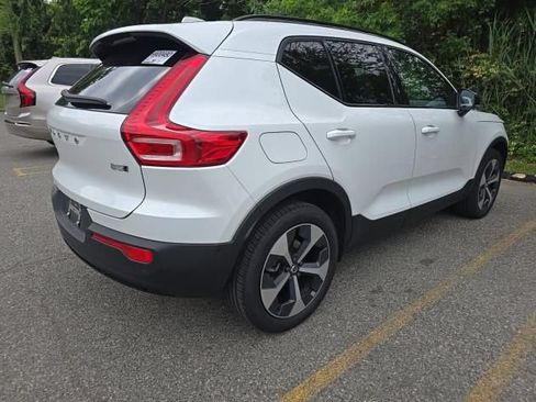 Used 2025 Volvo XC40 B5 Plus AWD/4WD image 4