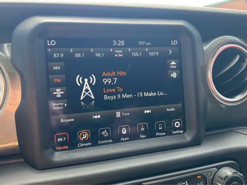 Used 2021 Jeep Wrangler Unlimited Sahara AWD/4WD image 6