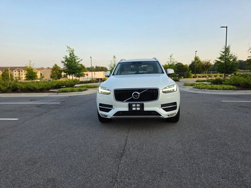 Used 2018 Volvo XC90 T6 Momentum w/ Convenience Package AWD/4WD image 4