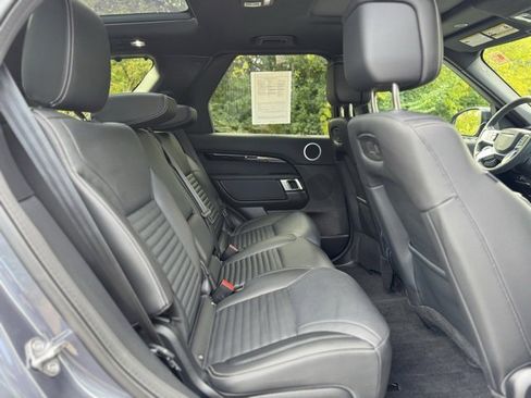 Used 2025 Land Rover Discovery S image 22