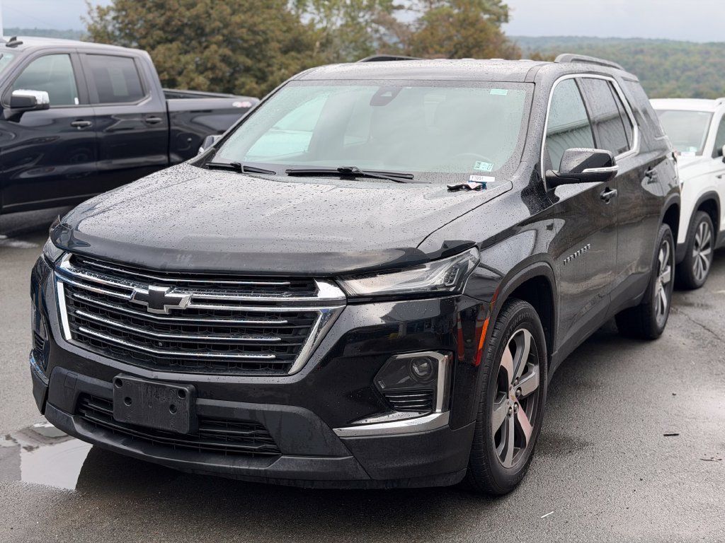 Used 2023 Chevrolet Traverse LT w/ LT Premium Package AWD/4WD image 1