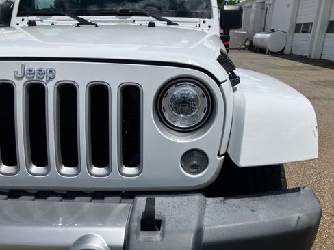 Used 2018 Jeep Wrangler Unlimited Sahara w/ Max Tow Package AWD/4WD image 30
