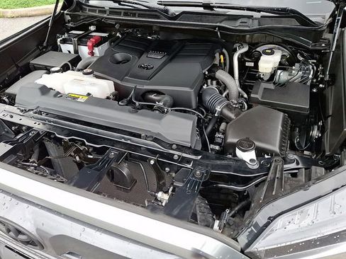 Certified 2025 Toyota Tundra Limited AWD/4WD image 28
