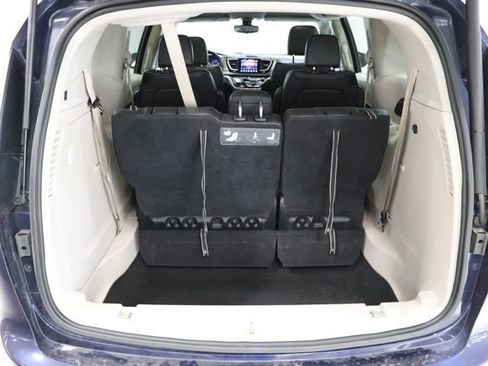 Used 2017 Chrysler Pacifica Touring-L FWD image 34