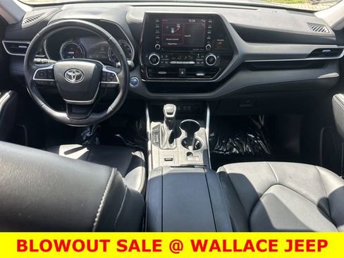 Used 2022 Toyota Highlander XLE image 19